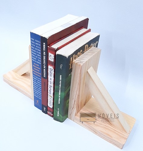 Aparador para livros suporte em madeira.